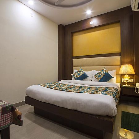 Hotel Optimum Oxford International Nuova Delhi Esterno foto