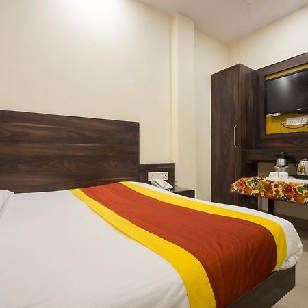 Hotel Optimum Oxford International Nuova Delhi Esterno foto