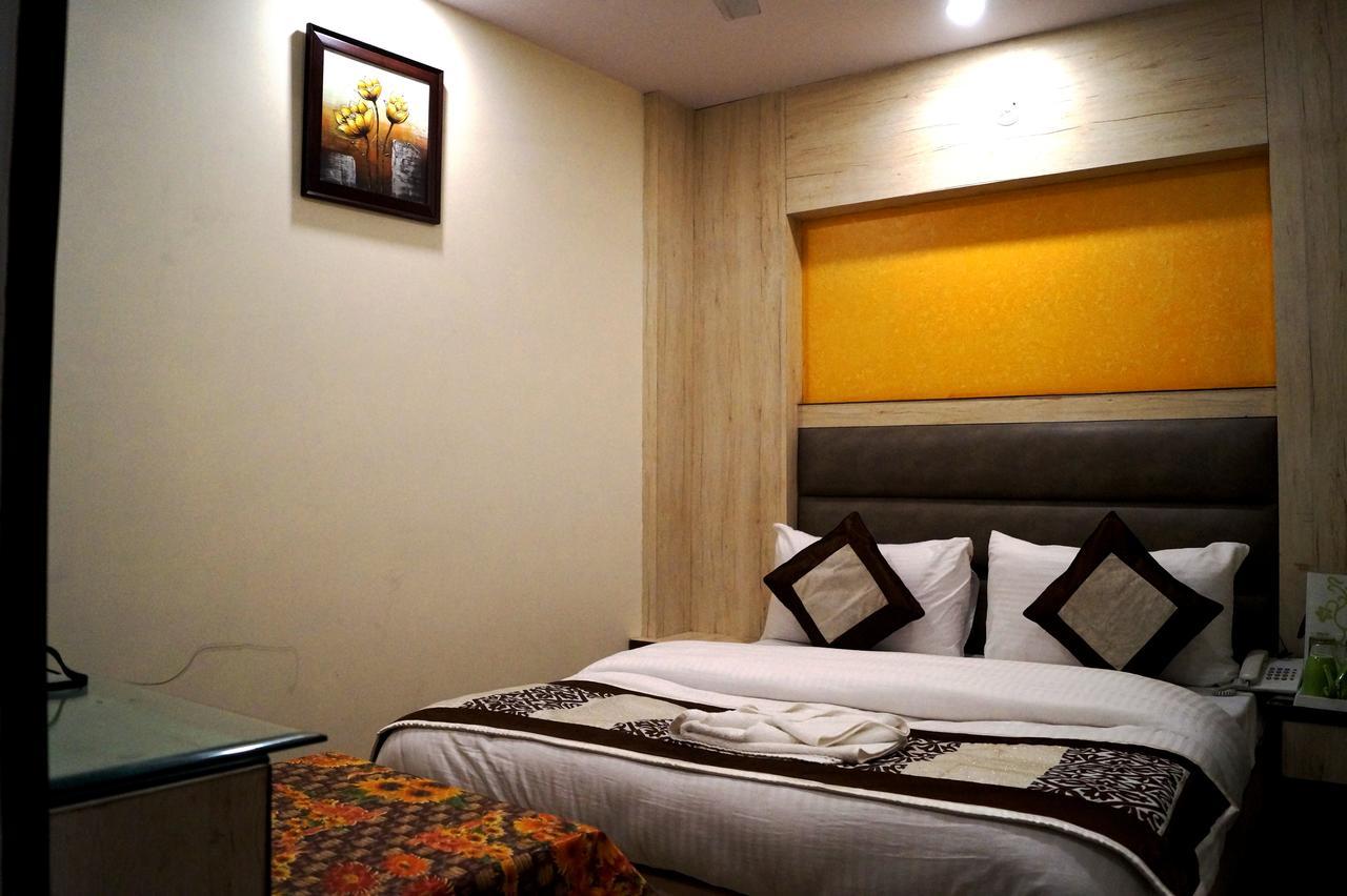 Hotel Optimum Oxford International Nuova Delhi Esterno foto