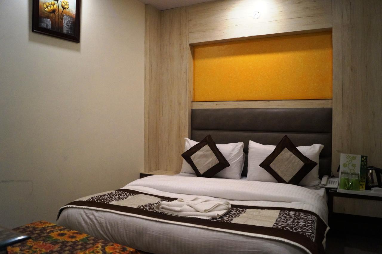 Hotel Optimum Oxford International Nuova Delhi Esterno foto