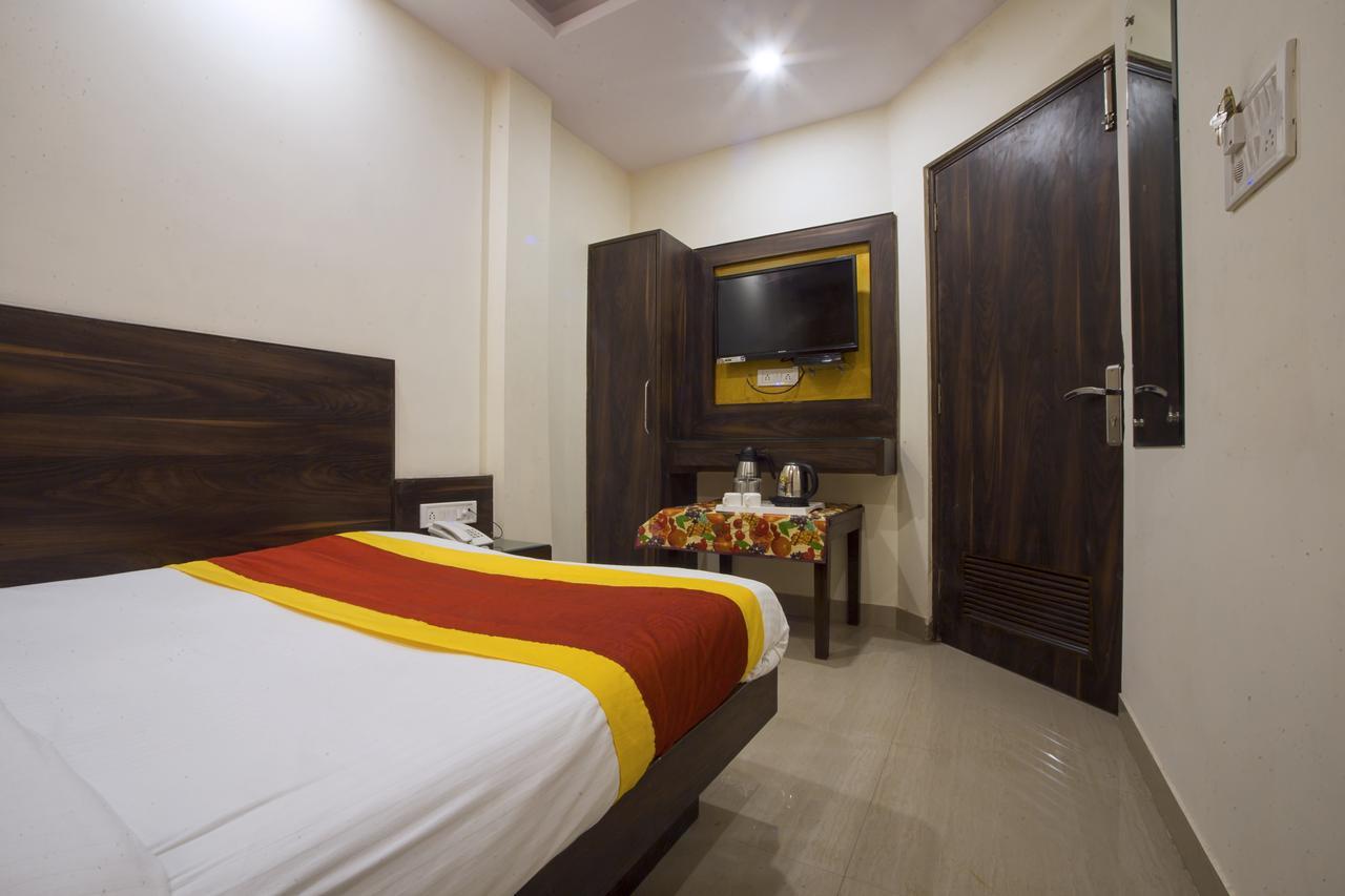 Hotel Optimum Oxford International Nuova Delhi Esterno foto