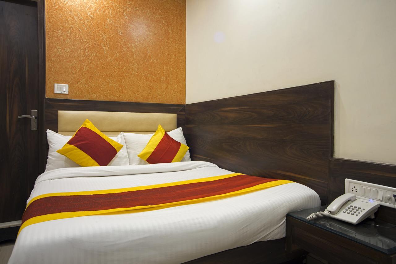 Hotel Optimum Oxford International Nuova Delhi Esterno foto