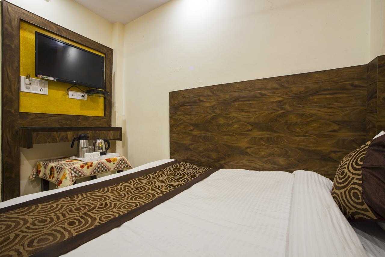 Hotel Optimum Oxford International Nuova Delhi Esterno foto