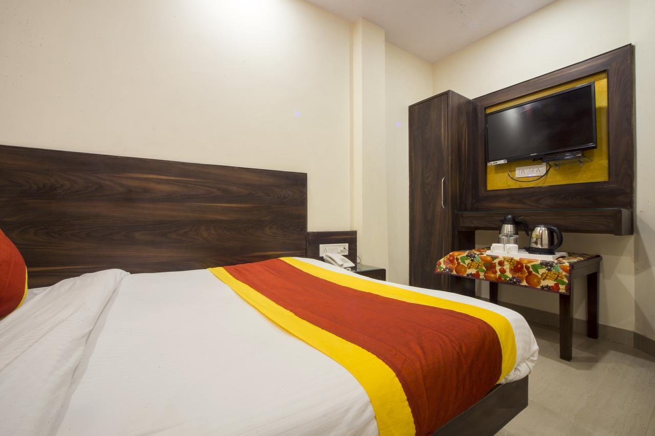 Hotel Optimum Oxford International Nuova Delhi Esterno foto